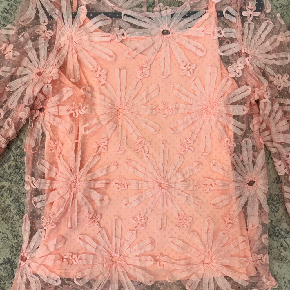 Elegant Dotted Lace Floral Top - Picture 4 of 5